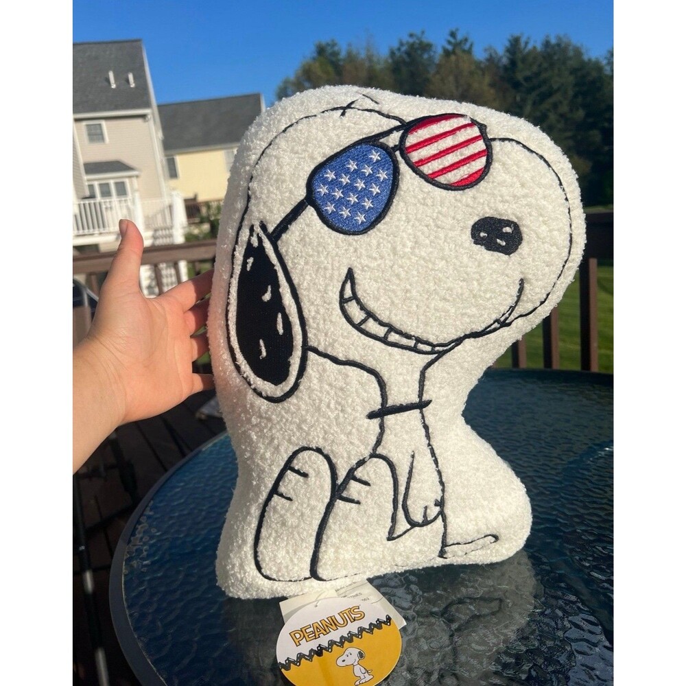 NWT Peanuts Snoopy USA Sunglasses Sherpa Pillow